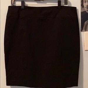 3/20✨ Formal Pull On Skirt